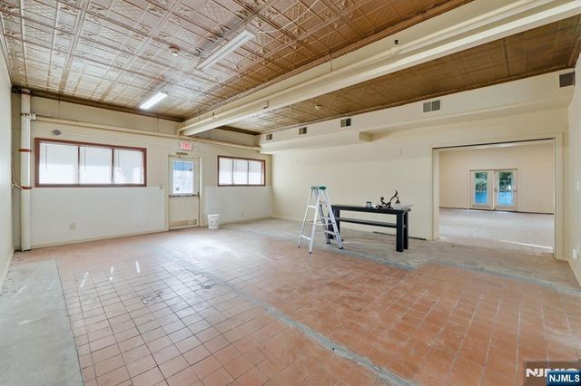 15 Wallington Avenue, Wallington, NJ 07057