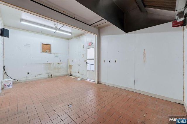 15 Wallington Avenue, Wallington, NJ 07057