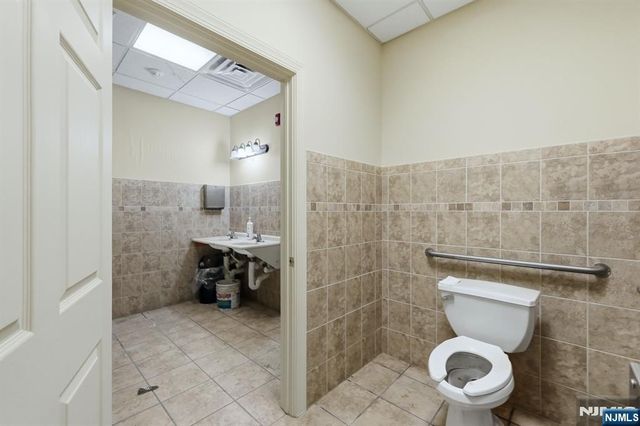 15 Wallington Avenue, Wallington, NJ 07057