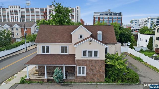 15 Wallington Avenue, Wallington, NJ 07057