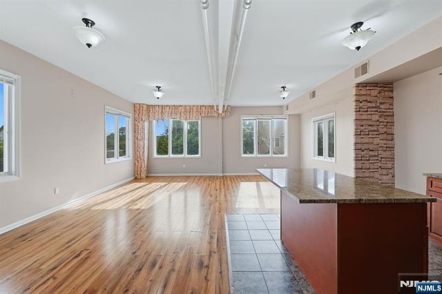 15 Wallington Avenue, Wallington, NJ 07057