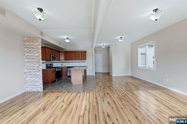 15 Wallington Avenue, Wallington, NJ 07057