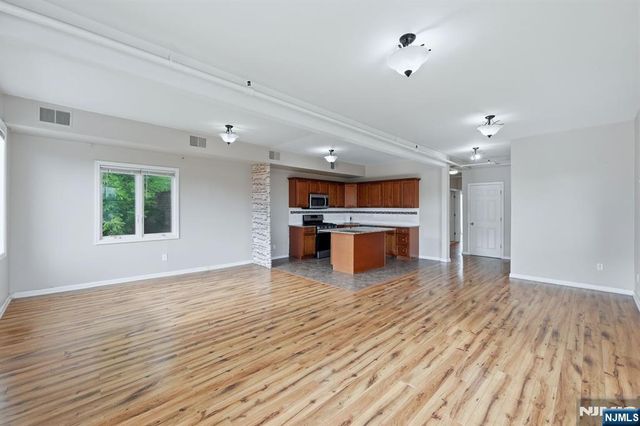15 Wallington Avenue, Wallington, NJ 07057
