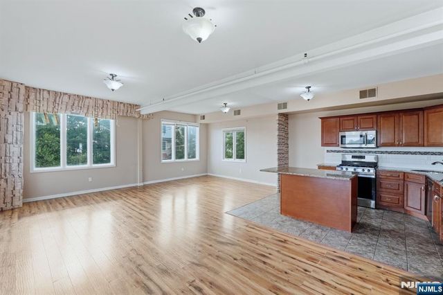 15 Wallington Avenue, Wallington, NJ 07057