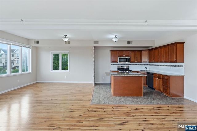 15 Wallington Avenue, Wallington, NJ 07057