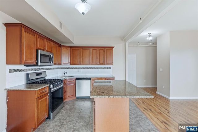 15 Wallington Avenue, Wallington, NJ 07057