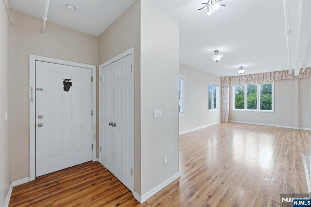 15 Wallington Avenue, Wallington, NJ 07057