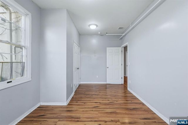 15 Wallington Avenue, Wallington, NJ 07057