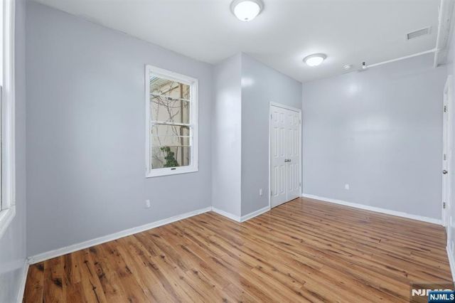 15 Wallington Avenue, Wallington, NJ 07057