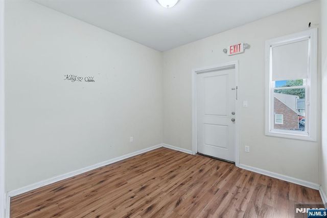 15 Wallington Avenue, Wallington, NJ 07057