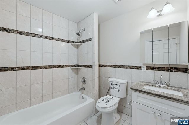 15 Wallington Avenue, Wallington, NJ 07057