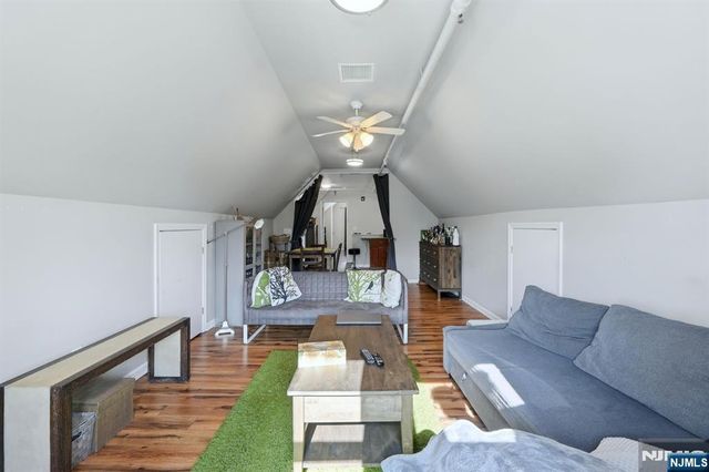 15 Wallington Avenue, Wallington, NJ 07057