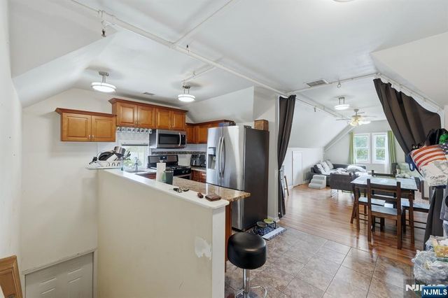 15 Wallington Avenue, Wallington, NJ 07057