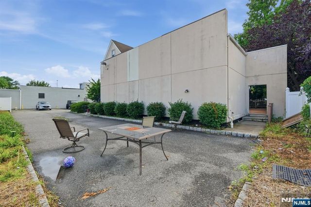 15 Wallington Avenue, Wallington, NJ 07057