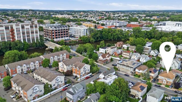 15 Wallington Avenue, Wallington, NJ 07057