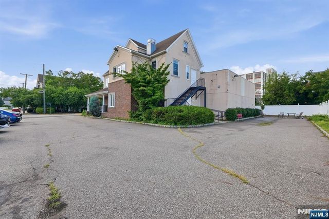 15 Wallington Avenue, Wallington, NJ 07057
