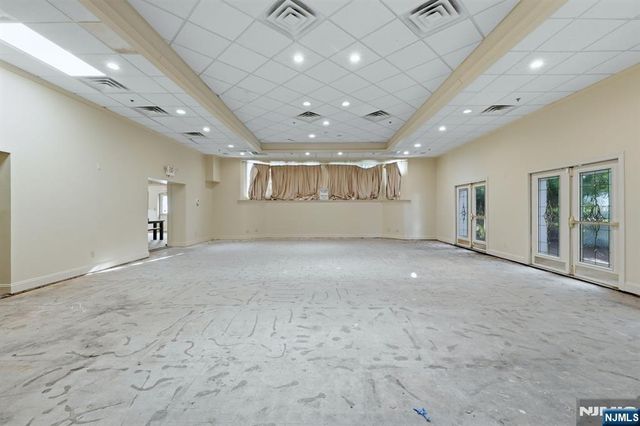 15 Wallington Avenue, Wallington, NJ 07057