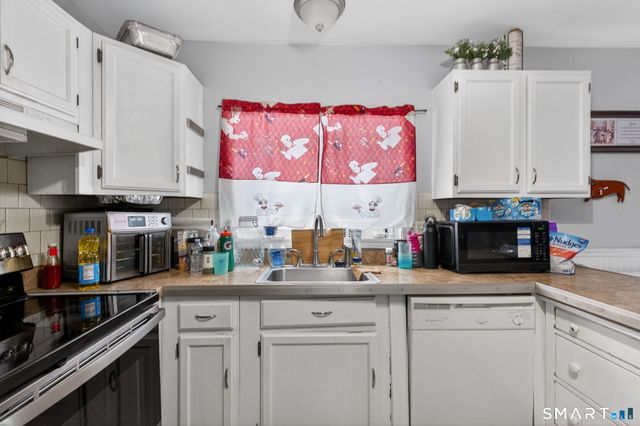 18 Cadbury Place, Naugatuck, CT 06770