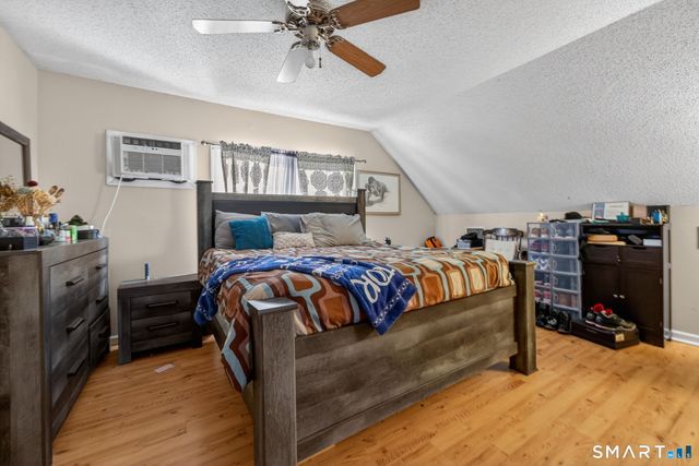 18 Cadbury Place, Naugatuck, CT 06770