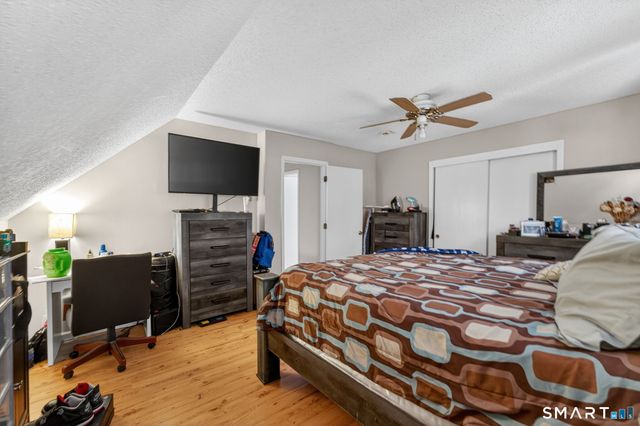 18 Cadbury Place, Naugatuck, CT 06770