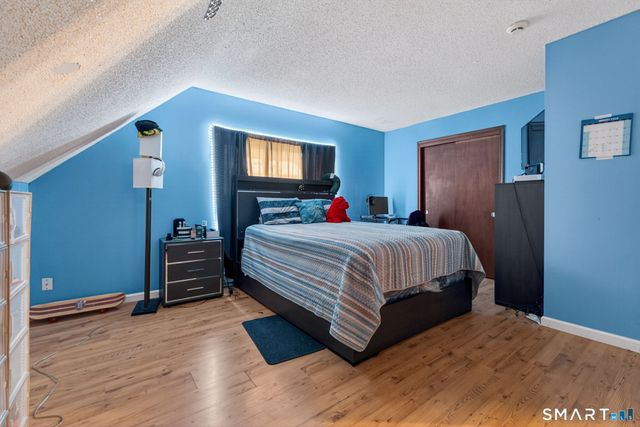 18 Cadbury Place, Naugatuck, CT 06770