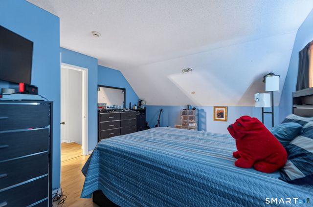 18 Cadbury Place, Naugatuck, CT 06770