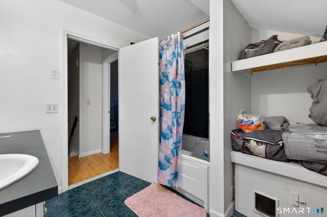 18 Cadbury Place, Naugatuck, CT 06770