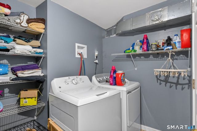 18 Cadbury Place, Naugatuck, CT 06770