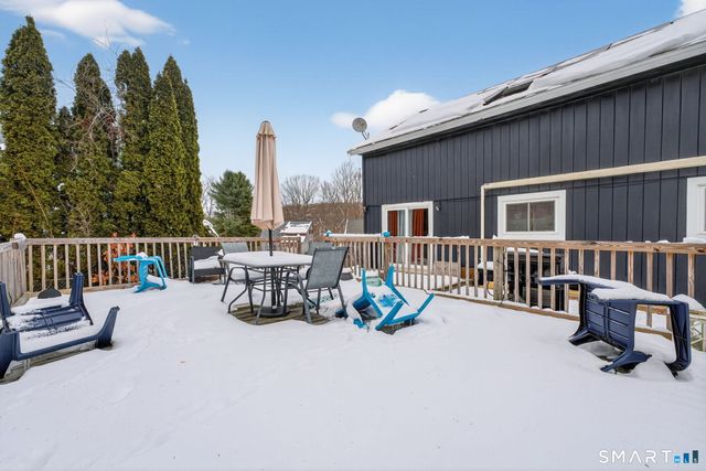 18 Cadbury Place, Naugatuck, CT 06770