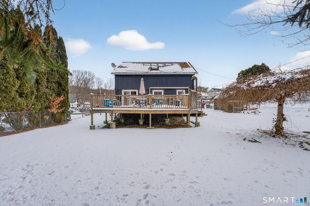 18 Cadbury Place, Naugatuck, CT 06770