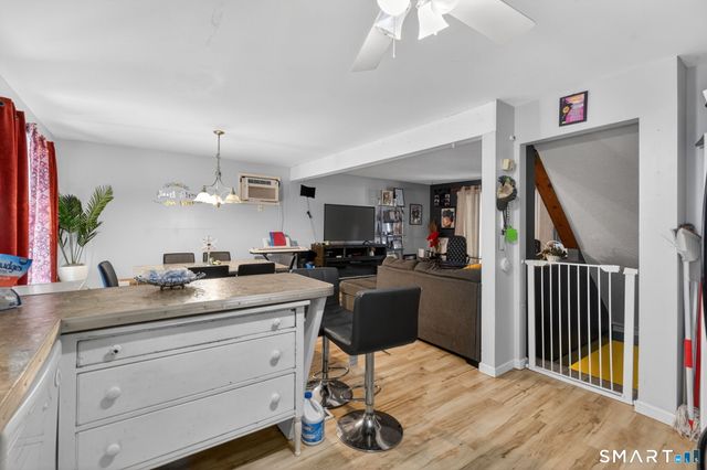 18 Cadbury Place, Naugatuck, CT 06770