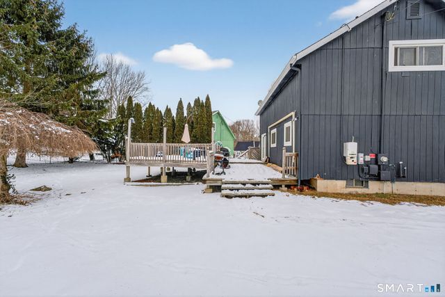 18 Cadbury Place, Naugatuck, CT 06770