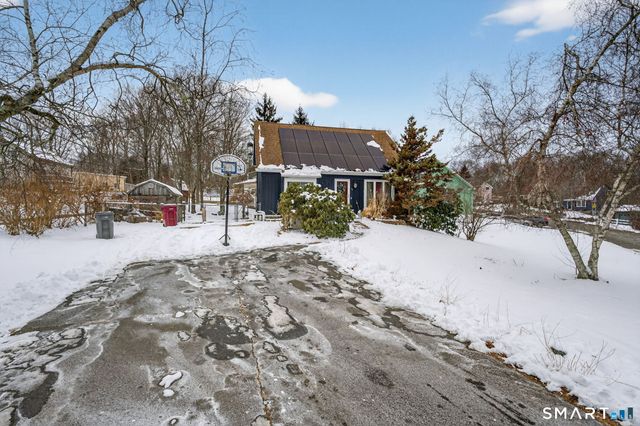 18 Cadbury Place, Naugatuck, CT 06770