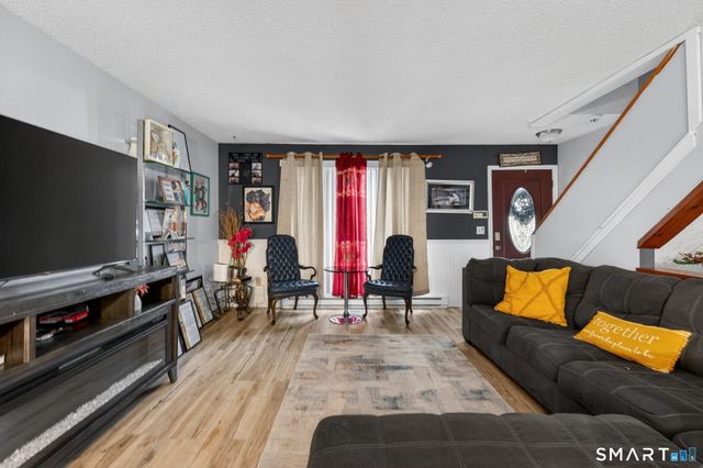 18 Cadbury Place, Naugatuck, CT 06770