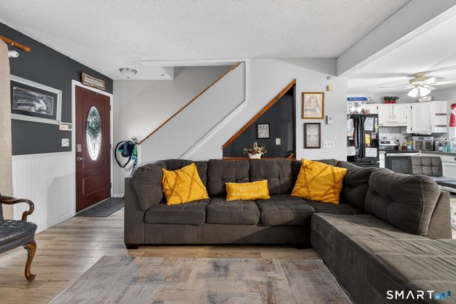 18 Cadbury Place, Naugatuck, CT 06770