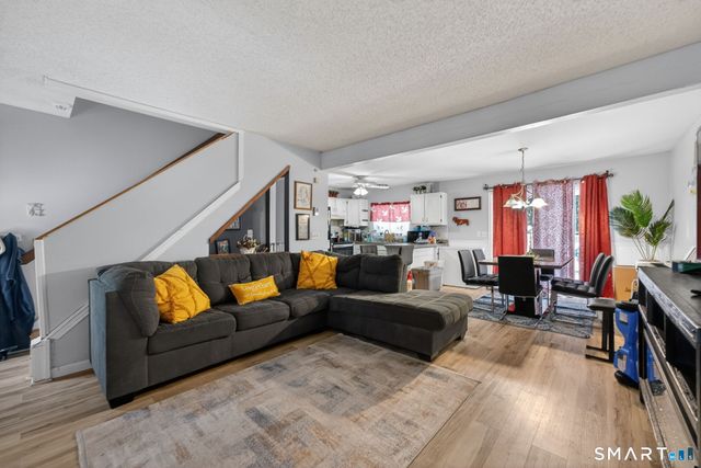 18 Cadbury Place, Naugatuck, CT 06770