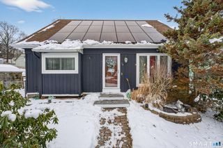 18 Cadbury Place, Naugatuck, CT 06770