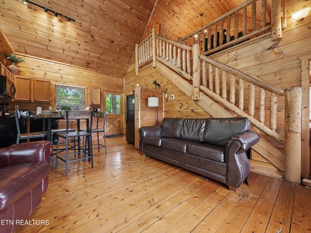 2434 N School House Gap Rd, Sevierville, TN 37876
