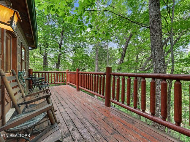 2434 N School House Gap Rd, Sevierville, TN 37876
