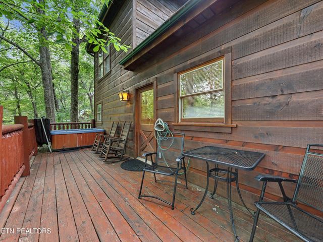 2434 N School House Gap Rd, Sevierville, TN 37876