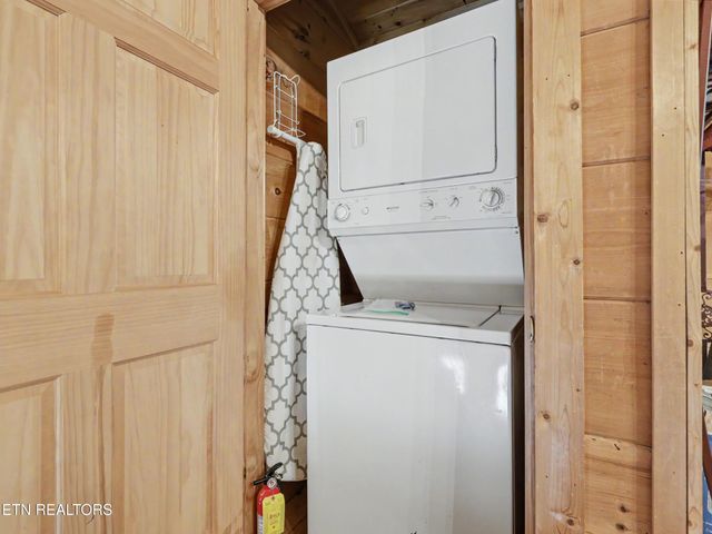 2434 N School House Gap Rd, Sevierville, TN 37876