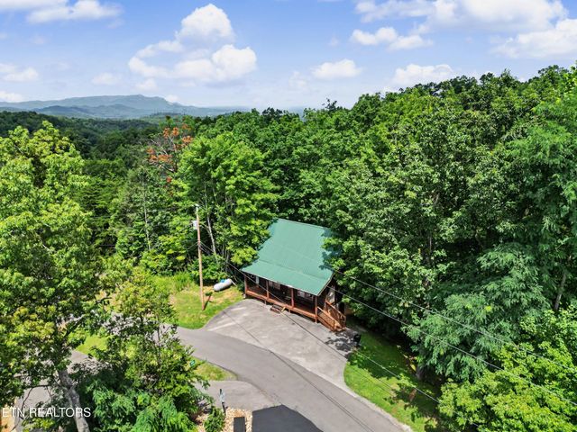 2434 N School House Gap Rd, Sevierville, TN 37876