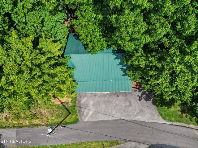 2434 N School House Gap Rd, Sevierville, TN 37876