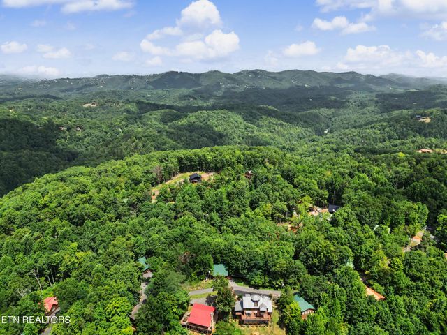 2434 N School House Gap Rd, Sevierville, TN 37876