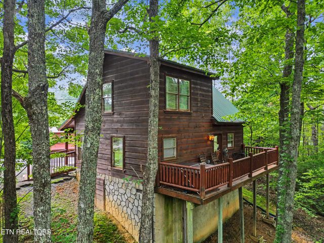 2434 N School House Gap Rd, Sevierville, TN 37876