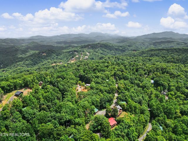 2434 N School House Gap Rd, Sevierville, TN 37876