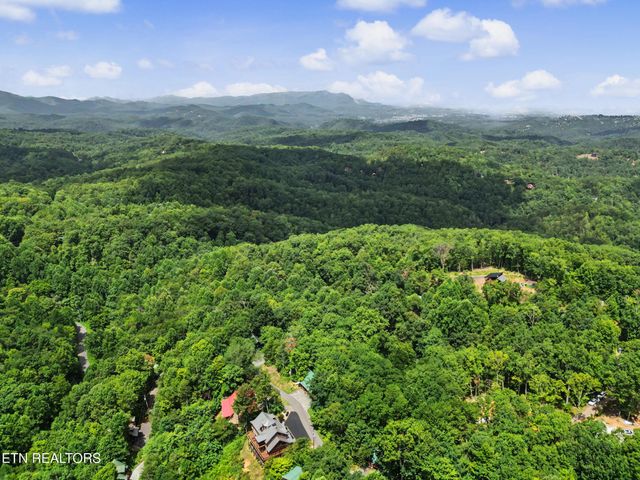 2434 N School House Gap Rd, Sevierville, TN 37876