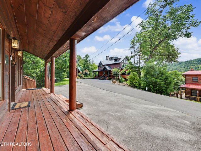 2434 N School House Gap Rd, Sevierville, TN 37876