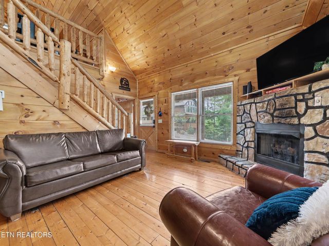 2434 N School House Gap Rd, Sevierville, TN 37876