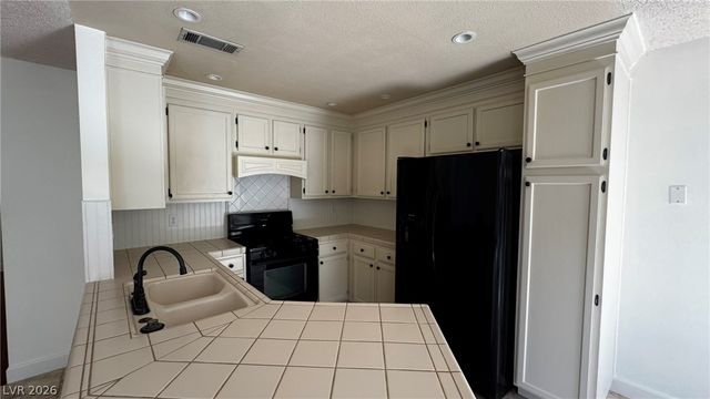 3025 Harborside Drive, Las Vegas, NV 89117